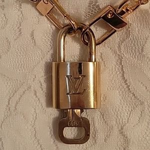 🔐 Louis Vuitton #309 LV Padlock & Key Set w/ Curb Link Gold-tone Necklace NEW!